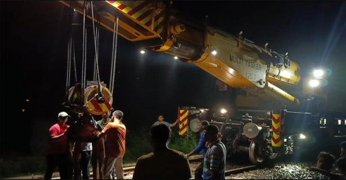 চুয়াডাঙ্গায় ৫ ঘন্টা পর খুলনার সঙ্গে সারাদেশের রেল যোগাযোগ স্বাভাবিক 