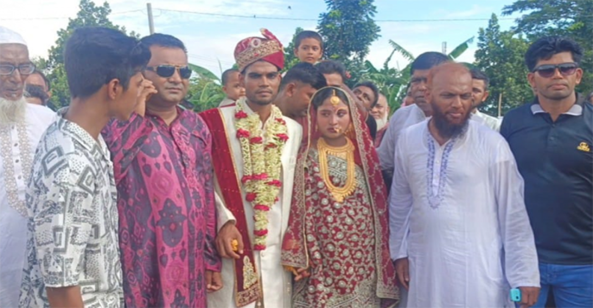 মদনে ট্রাক্টর চালক হেলিকপ্টারে বউ নিয়ে বাড়ি ফিরলেন