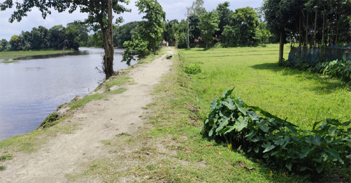 মদনে নামমাত্র প্রকল্পের কাজ করে টাকা উত্তোলনের পায়ঁতারা