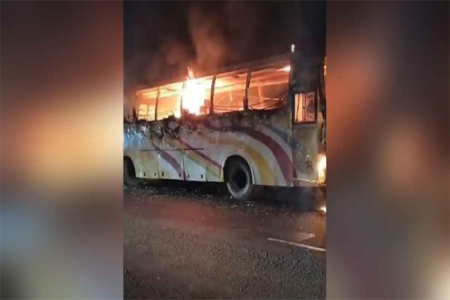 ফরিদপুরে পুলিশের জব্দ করা বাসে আগুন
