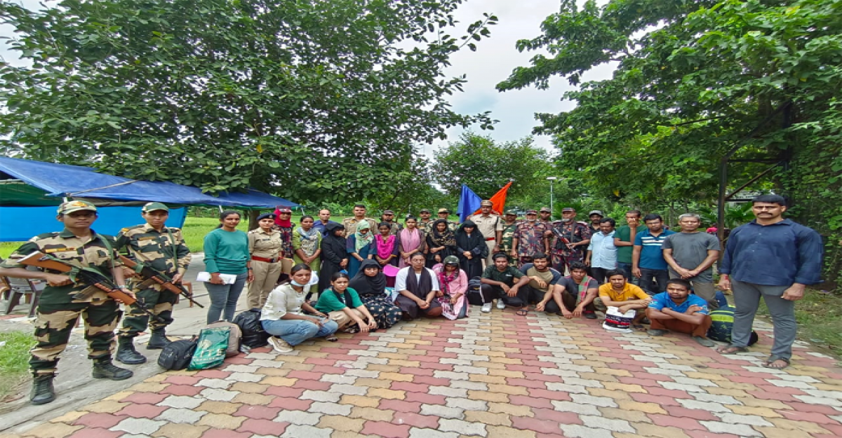 দর্শনা সীমান্ত দিয়ে ২২ বাংলাদেশীকে হস্তান্তর করল বিএসএফ