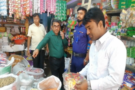 চুয়াডাঙ্গায় ভোক্তার অভিযানে দুই প্রতিষ্ঠানকে জরিমানা