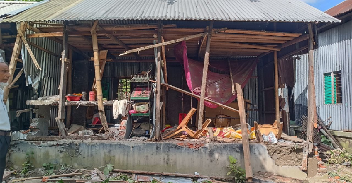 সালথায় জমি নিয়ে বিরোধ নিয়ে বিএনপি নেতার বাড়িতে হামলা