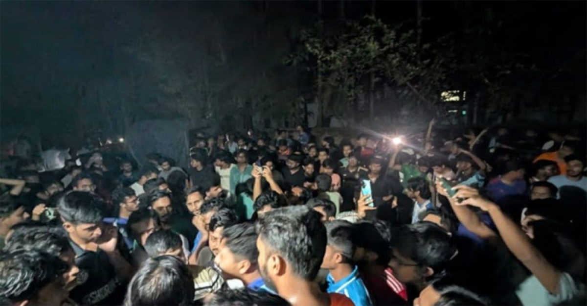 স্থানীয়দের সঙ্গে সংঘর্ষে ৬০ চবি শিক্ষার্থী আহত, সকল পরীক্ষা স্থগিত