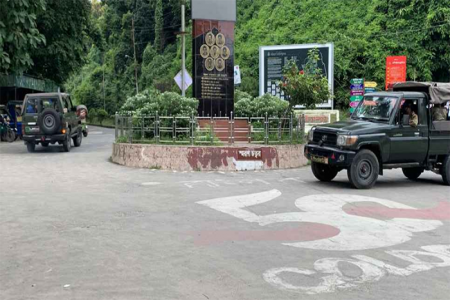 থমথমে চবি ক্যাম্পাস, চলছে যৌথবাহিনীর টহল