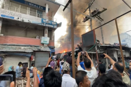 গাজীপুরে কাঁচাবাজারের আগুন নিয়ন্ত্রণে, পুড়েছে ৬০ দোকান