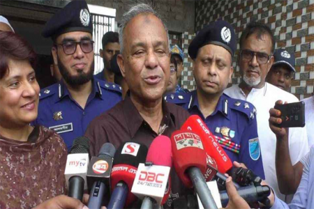 অবৈধ অস্ত্রের খবরদাতাকে পুরস্কৃত করা হবে: স্বরাষ্ট্র উপদেষ্টা  