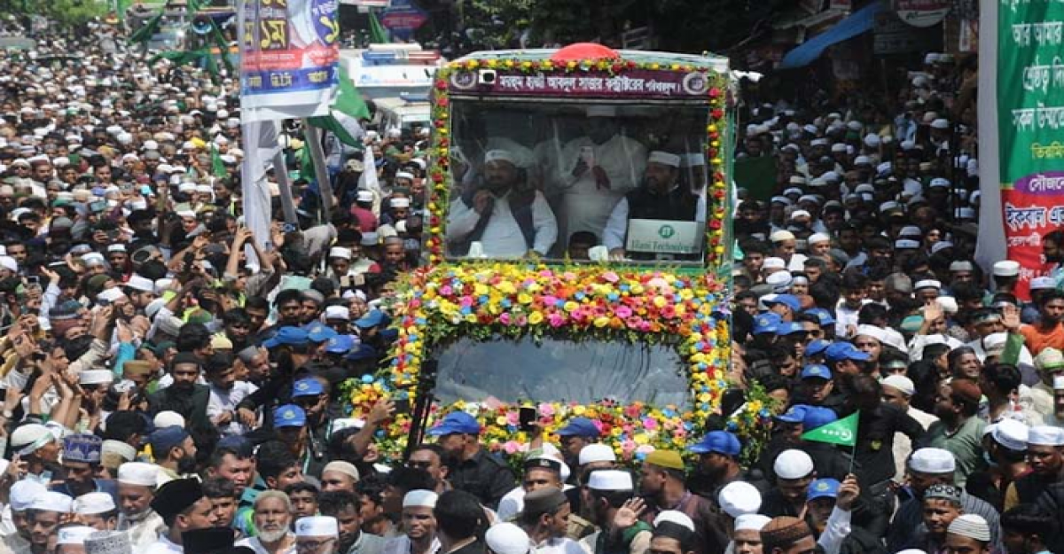 চট্টগ্রামে জশনে জুলুসে পদদলিত হয়ে দুজনের মৃত্যু, আহত ৬