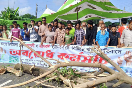 ফরিদপুরে দ্বিতীয় দিনের মতো দুই মহাসড়ক অবরোধ