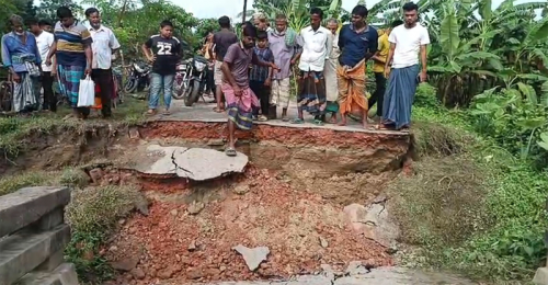 জীবননগরে দু'টি ব্রিজ ভেঙ্গে যাওয়ায় হাজার হাজার মানুষ ঘরবন্দী 