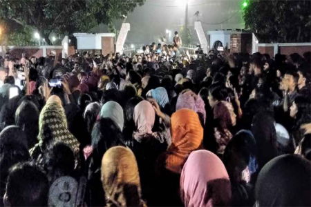 শিক্ষার্থীদের তীব্র আন্দোলন, স্থগিত হলো রাবিতে ‘পোষ্য কোটা’