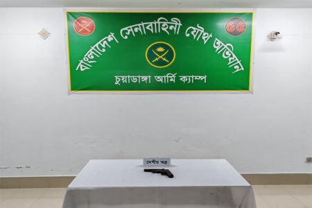 চুয়াডাঙ্গায় সেনাবাহিনীর অভিযানে আগ্নেয়াস্ত্র উদ্ধার