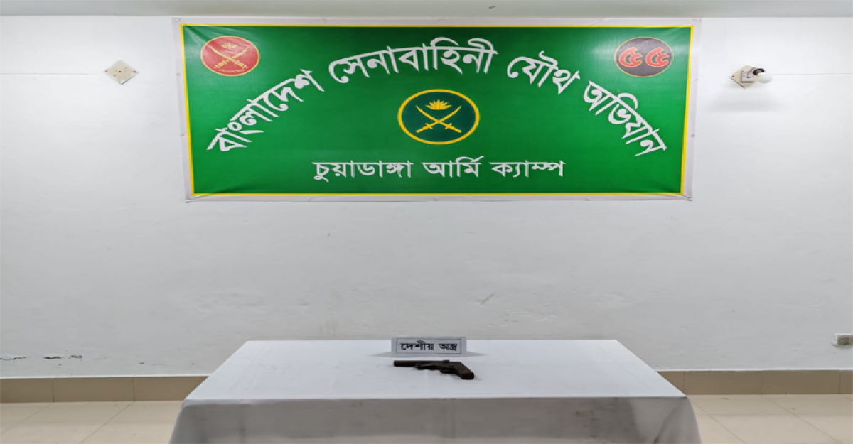 চুয়াডাঙ্গায় সেনাবাহিনীর অভিযানে আগ্নেয়াস্ত্র উদ্ধার