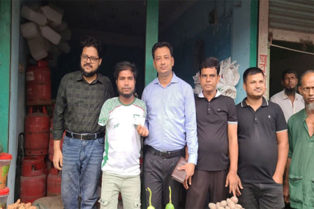 জাতীয় পরিচয়পত্র পেলেন দুই হাত না থাকা সেই জসিম 