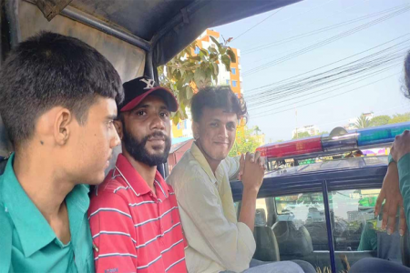 চাঁদাবাজির অভিযোগে বৈষম্যবিরোধীর ২ নেতা আটক