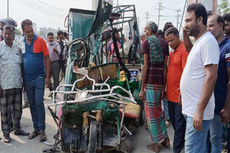জামালপুরে কাভার্ডভ্যান-ইজিবাইক সংঘর্ষে নিহত ৪  