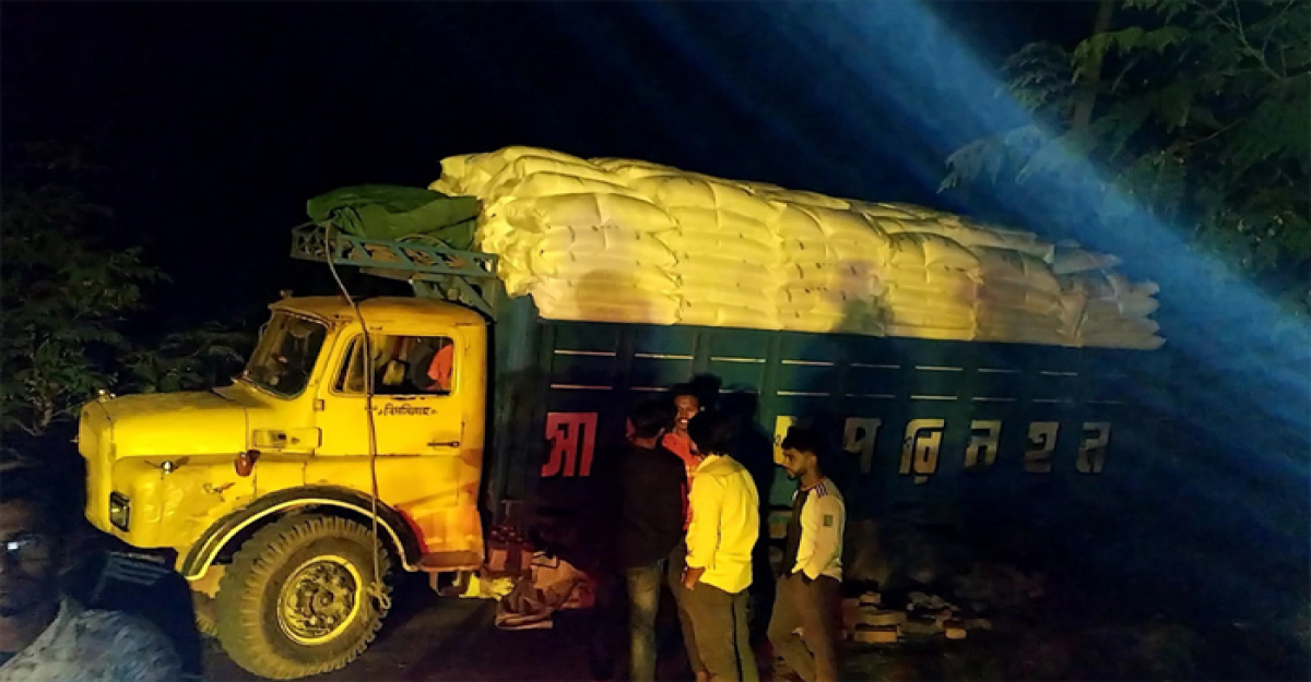 চুয়াডাঙ্গায় ৪০০ বস্তা সার জব্দ, ব্যবসায়ীর জেল-জরিমানা