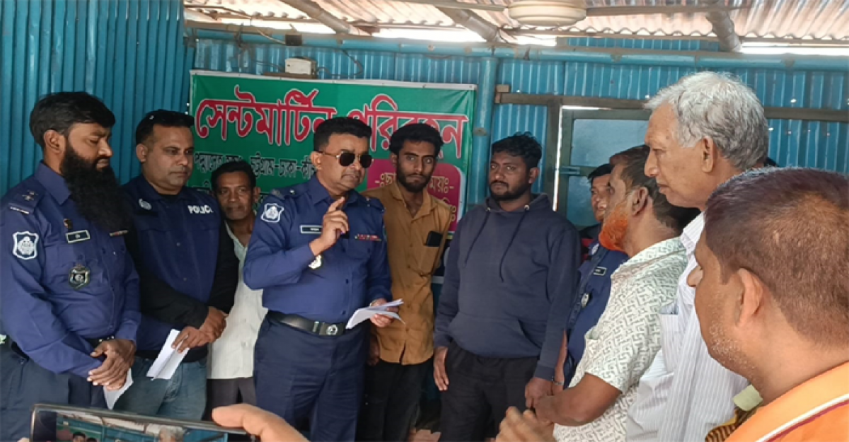 জীবননগরে ডাকাতি ও ছিনতাই প্রতিরোধে পুলিশের লিফলেট বিতরণ 