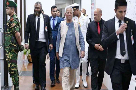 খালেদা জিয়াকে দেখতে এভারকেয়ারে প্রধান উপদেষ্টা  