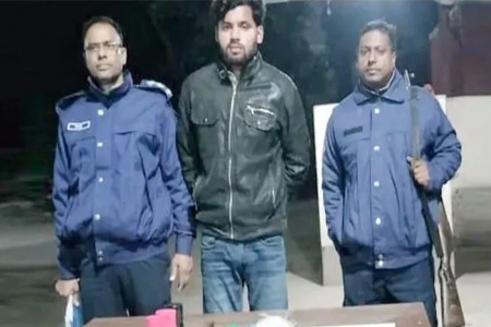 বোমা বানানোর সরঞ্জামসহ যুবক আটক