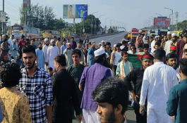 হাদির হত্যার বিচার দাবিতে ঢাকা-চট্টগ্রাম মহাসড়ক অবরোধ