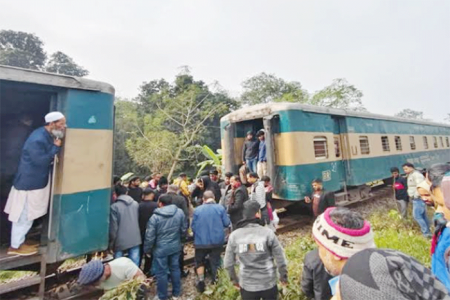 গাজীপুরের কালীগঞ্জে ট্রেনের দুই বগি বিচ্ছিন্ন
