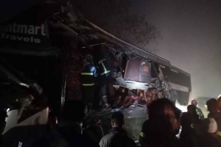 চট্টগ্রামে দাঁড়িয়ে থাকা ট্রাকে বাসের ধাক্কা, নিহত ৩