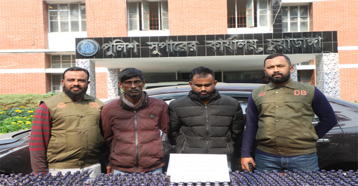 ফেনসিডিলের বিকল্প ৮৪০ বোতল ইসকাফসহ আটক ২, প্রাইভেট কার জব্দ