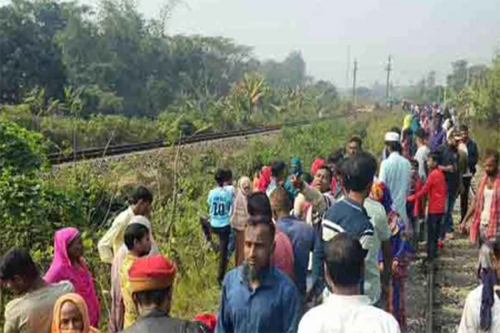 গাজীপুরে ২ সন্তান নিয়ে ট্রেনের নিচে ঝাঁপ দিলেন মা  