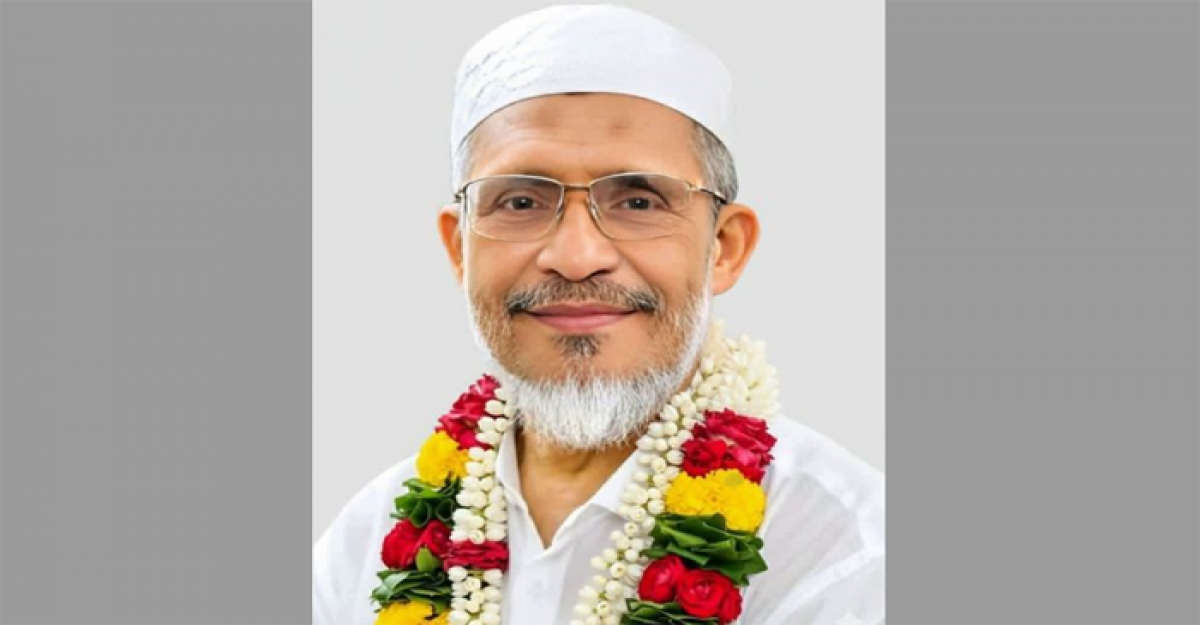 ফুলেল শুভেচ্ছায় সিক্ত হলেন লুৎফুজ্জামান বাবর