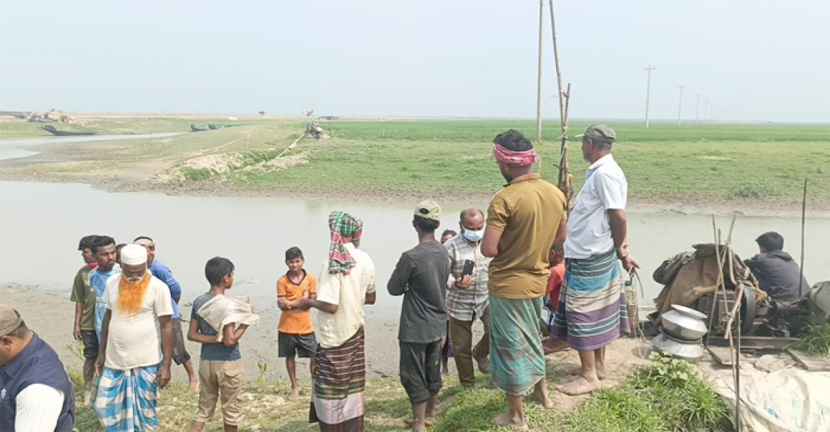 মদনে বালই নদীতে কীটনাশক প্রয়োগে মাছ ও হাঁস নিধন