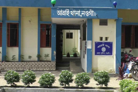 স্ত্রী-কন্যাকে খুনের পর গলায় ছুরি চালিয়ে যুবকের আত্মহত্যা  