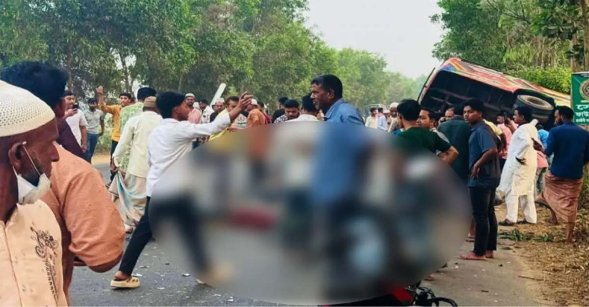 ফটিকছড়িতে বাস-মোটরসাইকেল সংঘর্ষ, নিহত ৩