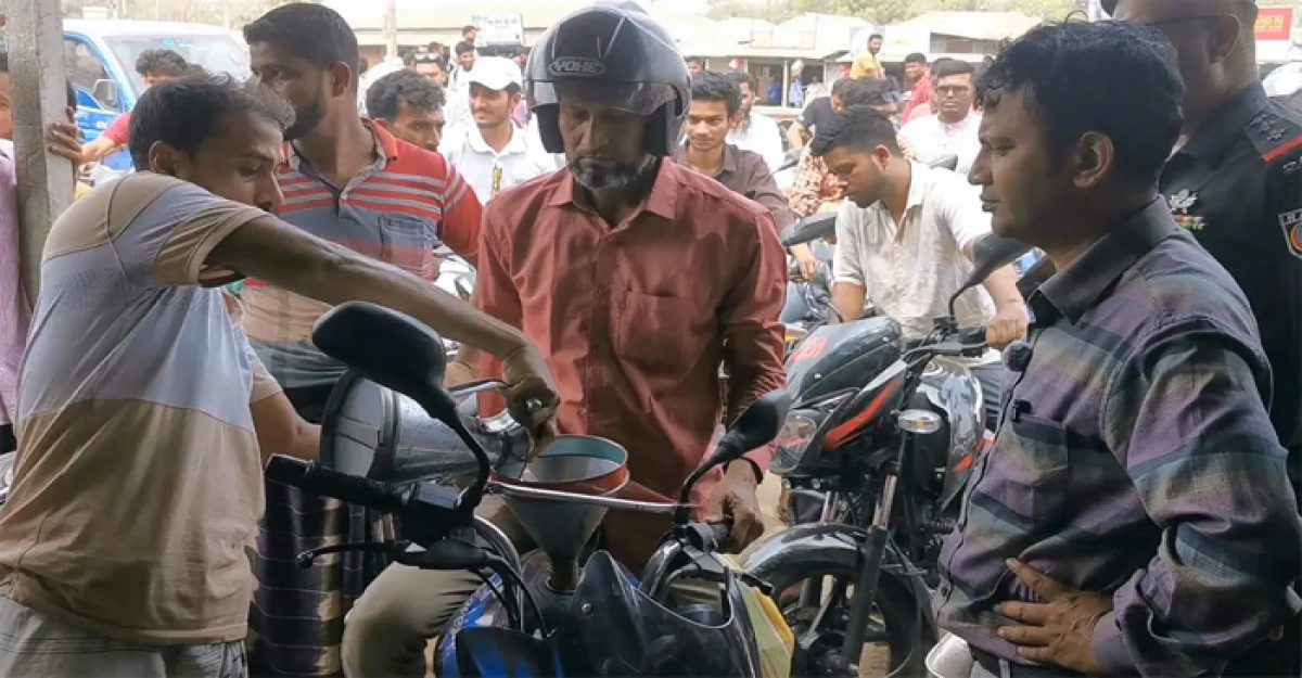 গোয়ালঘর থেকে পেট্রোল অকটেন উদ্ধার