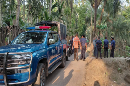 বাগেরহাটে পুলিশকে কুপিয়ে আসামি ছিনতাই