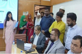 মন্ত্রীকে দুই মিনিটে ৬০ বার ‘স্যার’ বললেন ডিসি!