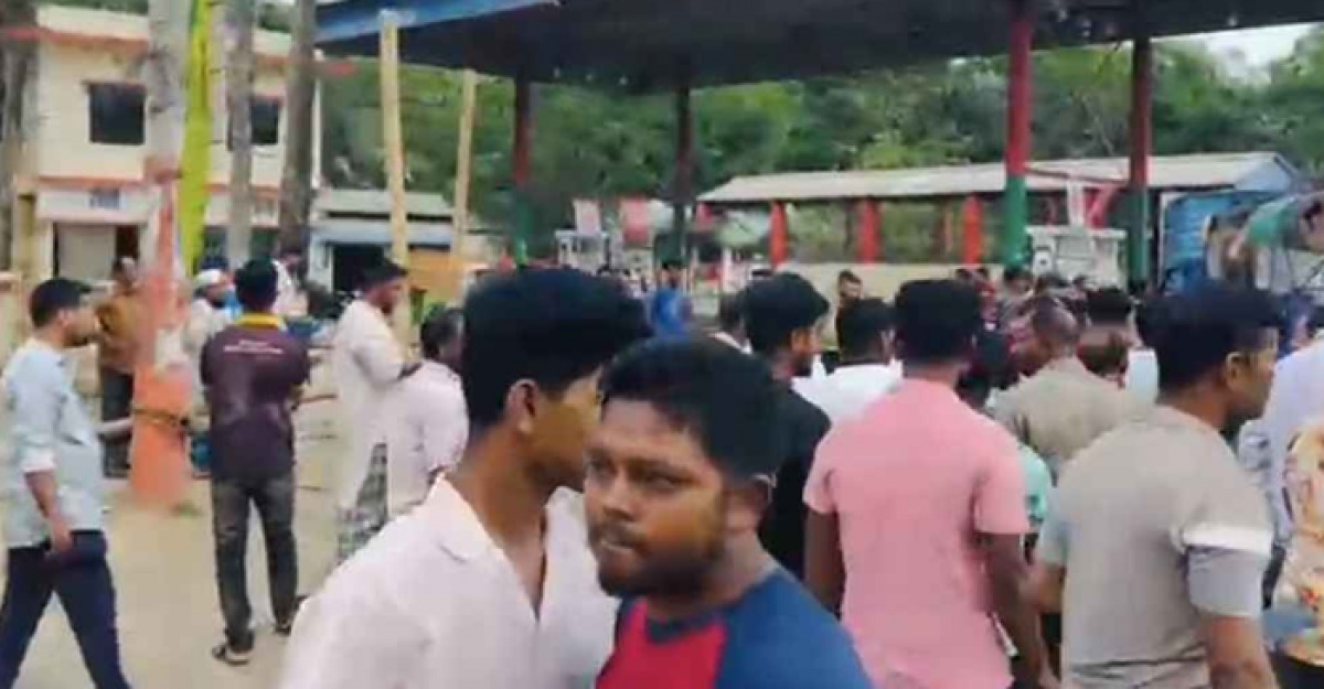 নোয়াখালীতে তেল না পেয়ে ফিলিং স্টেশনে হামলা-ভাঙচুর  