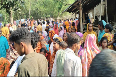 নওগাঁয় একই পরিবারের ৪ জনকে গলা কেটে হত্যা 