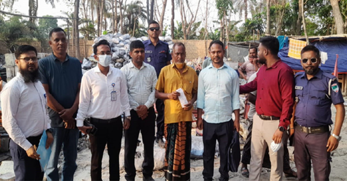 জীবননগরে ব্যাটারি পুড়িয়ে পরিবেশ দূষণ, ৫০ হাজার টাকা জরিমানা