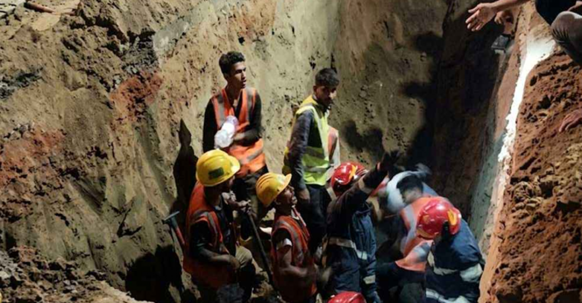চট্টগ্রামে মাটি খননের সময় ভয়াবহ ধস, নিহত ২ 