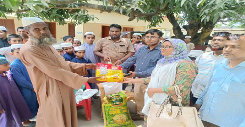জীবননগরে মাদ্রাসা শিক্ষার্থীদের মাঝে পুষ্টিকর খাবার বিতরণ