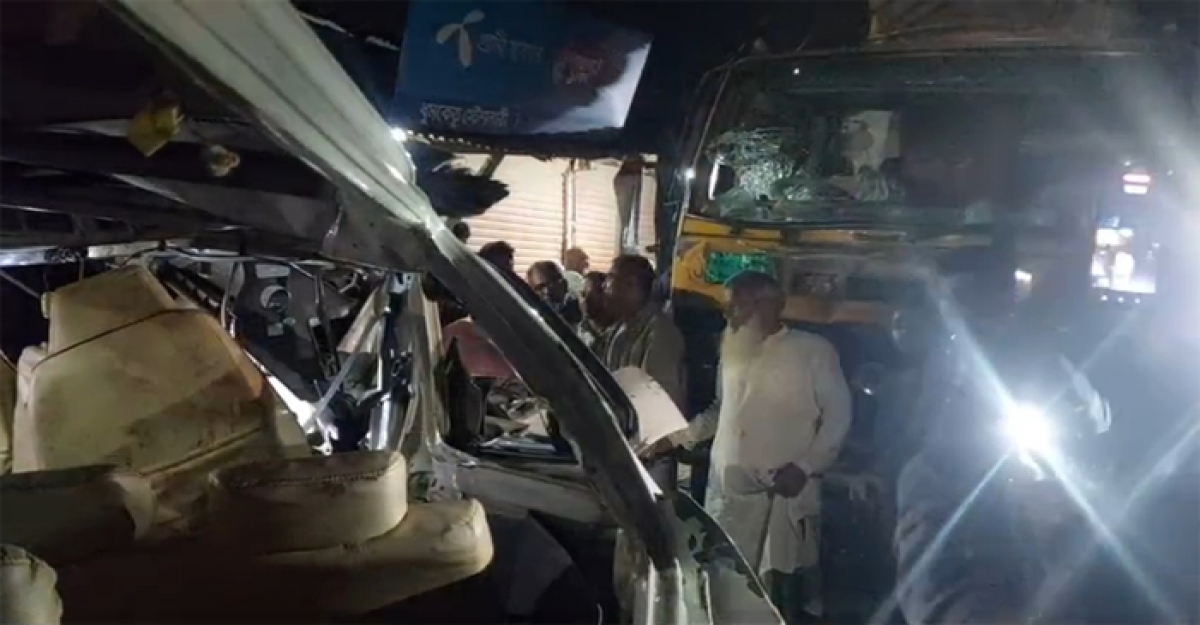 কুড়িগ্রামে ট্রাক-মাইক্রোবাস মুখোমুখি সংঘর্ষ, নিহত ৩