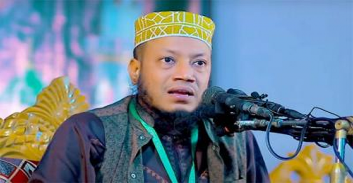 কলেজ পরিদর্শনে গিয়ে অবরুদ্ধ আমির হামজা!  