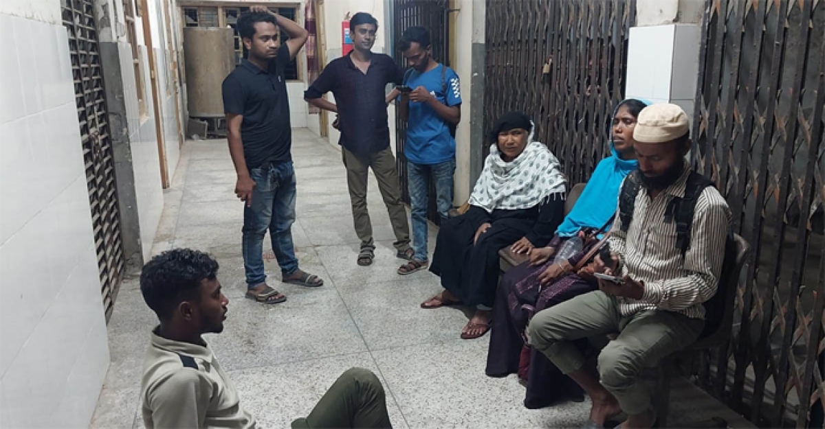 নানাবাড়ি যাওয়ার পথে প্রাণ গেল কলেজছাত্রীর