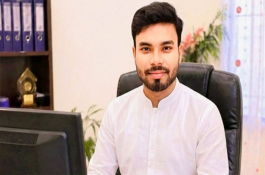 ছাত্রী ও শিক্ষিকাদের উত্ত্যক্ত করার অভিযোগে এনসিপি নেতাকে জুতাপেটা