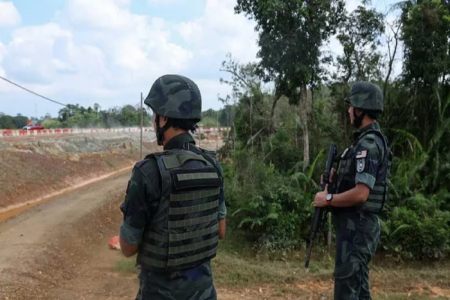 পুলিশ দেখে পালানোর চেষ্টা, মালয়েশিয়ায় ৯ বাংলাদেশি আটক