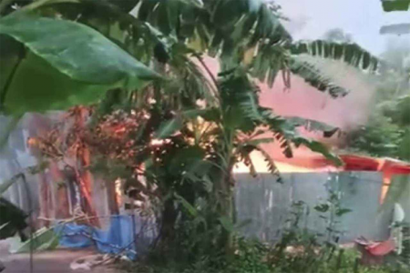 কিশোরীকে ধর্ষণ-হত্যার জেরে পাবনায় আসামির বাড়িতে আগুন, নিহত ৩