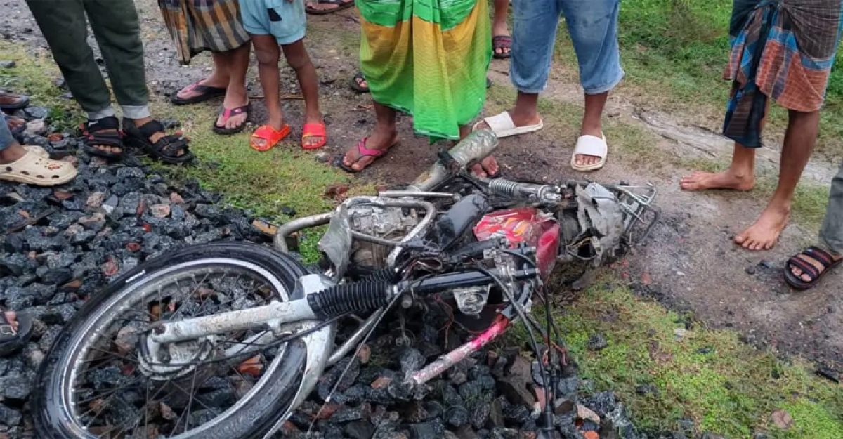 চুয়াডাঙ্গায় ট্রেনের ধাক্কায় দুই মোটরসাইকেল আরোহী নিহত