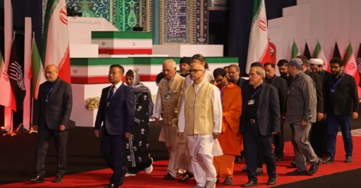 খামেনির জানাজায় অংশ নিতে তেহরানে বিশ্বনেতাদের ঢল