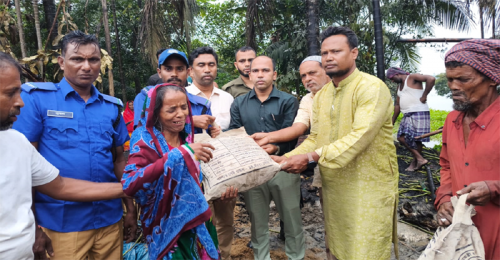 মদনে কৃষক পরিবারের পাশে দাঁড়ালেন ইউএনও